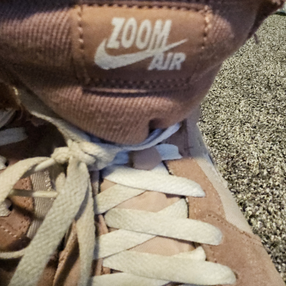 Nike - Picture 6 of 8
